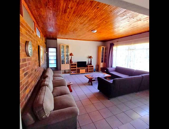 2.10HA SMALLHOLDING FOR SALE IN BUYSCELIA